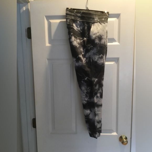 NEW Lululemon warm down jogger size 8 - Christmas Spe Sale - Picture 2 of 5